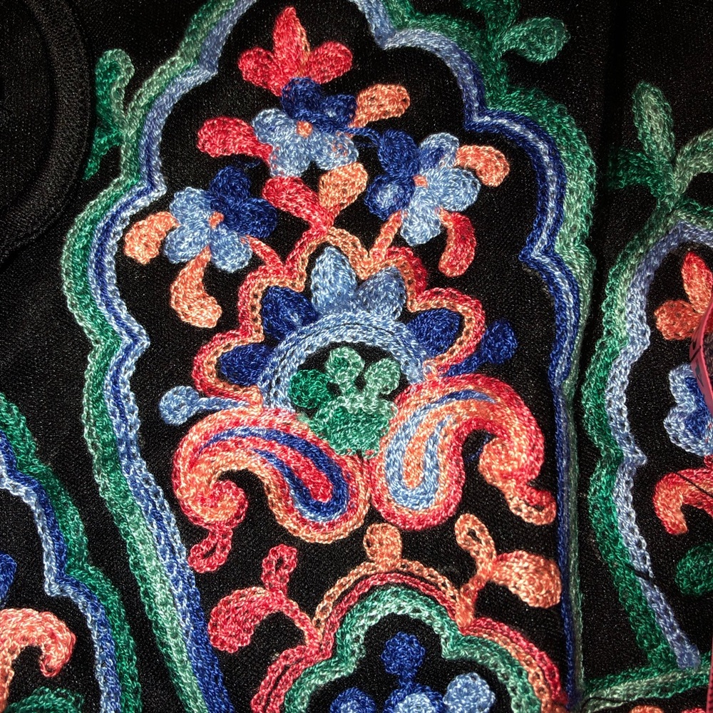 2-piece Embroidered Crop Top and Short Set - Picture 7 of 8